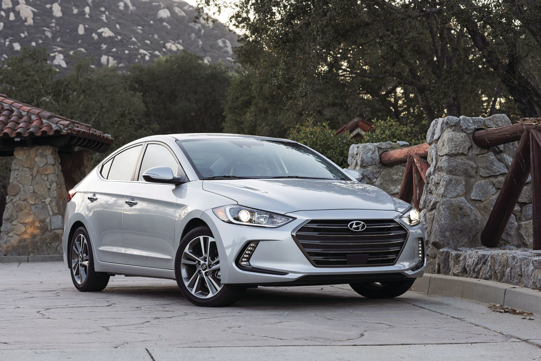 Hyundai Elantra: Do not lie down Hyundai Elantra: Do not lie down